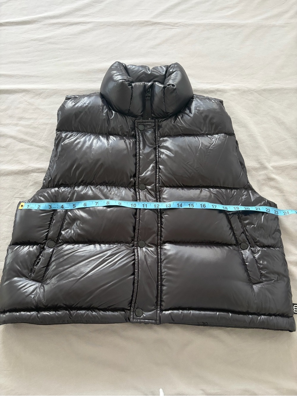 Aritzia Super Puff shorty vest